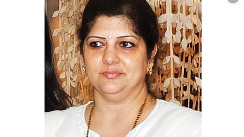 नवी मुंबईजवळ शर्मिला ठाकरे यांच्या गाडीला अपघात 