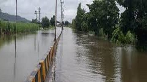 Water on Kasba Bawda Shiye kolhapur  road Traffic closed