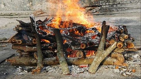smashan chita 1.jpg