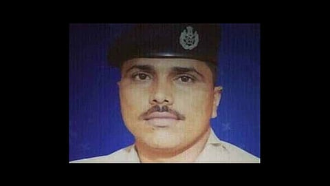 rpf soldier ran behind a train to deliver milk for a 4 year old child