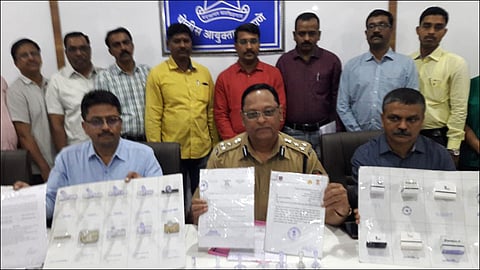 सरकारी नोकरीचे अमिष दाखवून लुटणारी टोळी अटकेत