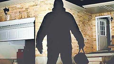 Akola Marathi News Four burglary cases in one night in Balapur city