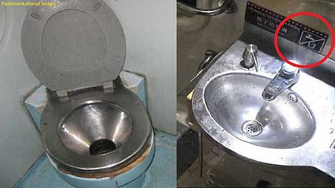 शीsss ! ते प्रवासी पीत होते ट्रेनच्या टॉयलेटमध्ये भरलेलं पाणी..   