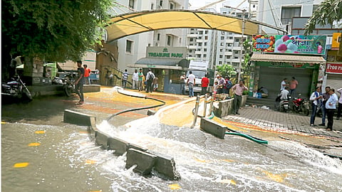 Pune Rains : ‘ट्रेझर पार्क’मध्ये दीड हजार वाहने पाण्यात 