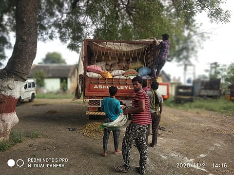 Akola News: Whose truck of rice was seized by the supply department?