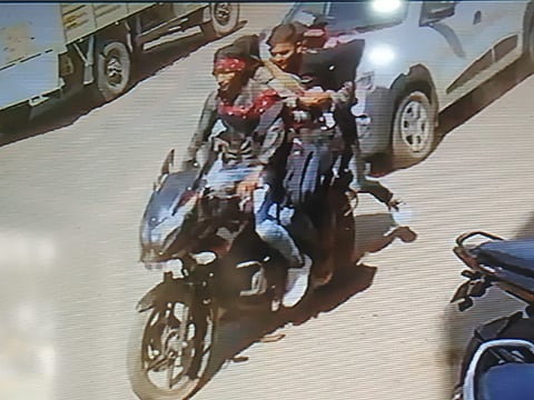 उमरेड : सीसीटीव्हीमध्ये कैद झालेले चोरटे. 