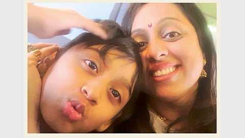 मुलाला प्राधान्य देत कामाला जपले! (वैशाली सामंत)