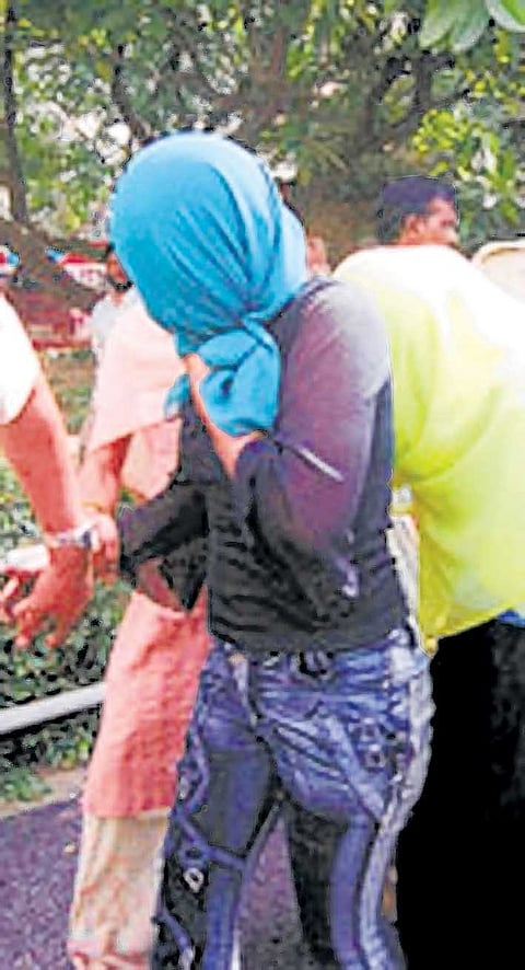 पुण्यातील नांदेड सिटीत मॉलमध्ये वेश्‍या व्यवसाय