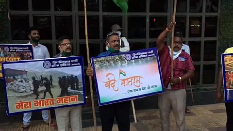"मुर्दाबाद मुर्दाबाद, चायनावाले मुर्दाबाद" RPI चं मुंबईत चीनविरोधी आंदोलन...