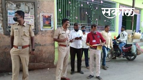 एरंडोलमध्ये कोरोनाचे नियम न पाळणाऱ्यांवर पोलीस, पालिकेची धकड कारवाई
