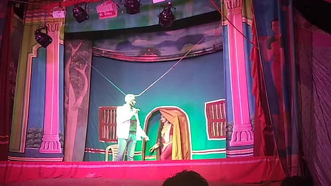 play artist not getting work in sadak arjuni of gondia 