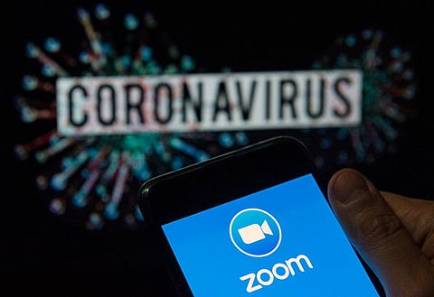 ज्या App बद्दल अनेक गोष्टी बोलल्या जातायत त्या 'Zoom' शी निगडित या ८ गोष्टी जाणून घ्या आणि मगच वापरा
