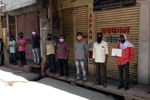 नांदेडला पच्शिम बंगालचे कारागीर अडकले.