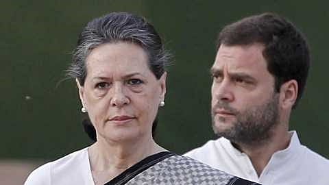 सोनिया आणि राहुल गांधींच्या चौकशीचे निर्देश 