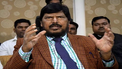 वीजबिल 50 टक्के माफ करा; केंद्रीय राज्यमंत्री रामदास आठवले यांची मागणी