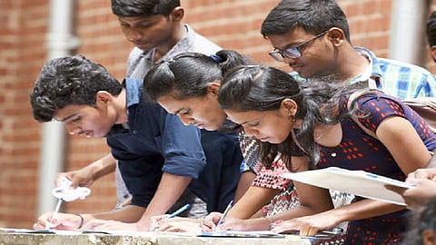 अकरावी प्रवेश प्रक्रिया अद्याप पूर्ण का नाही?  न्यायालयाचा राज्य सरकारला सवाल