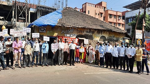 रायगडमध्ये सरकारी कामे ठप्प! 15 हजार कर्मचारी संपात सहभागी; नागरिकांचे हाल 