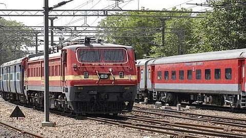 तिकिटांचा काळाबाजार करणाऱ्यांवर आरपीएफ पथकाची कारवाई; विविध तीन ठिकाणी मारली धाड