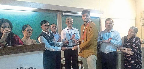 ऑरगॅनिक पेस्टिसाइडच्या माध्यमातून अक्षय बनला सेंद्रिय शेतीदूत