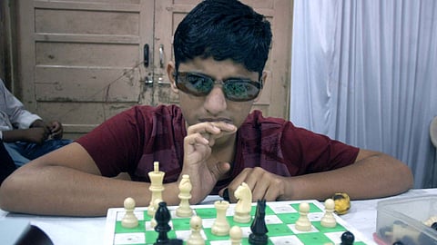 अंध आर्यन जोशी करतोय बुद्धिबळात लक्षवेधी कामगिरी 