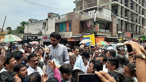 पूरग्रस्त व्यापाऱ्यांना भरपाई देण्यास विमा कंपन्यांना भाग पाडू