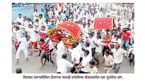 श्रद्धेय, औत्सुक्‍यपूर्ण विट्यातील पालख्यांची शर्यत