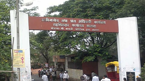 सातारा तहसील कार्यालयात विनापावती वसुली; नागरिकांची लूट