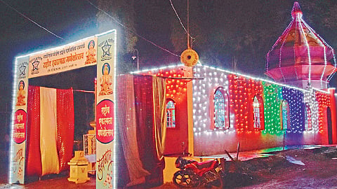 रोषणाईने उजळले शहर