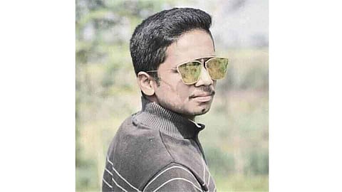 नापास होण्याच्या भीतीने युवकाची रेल्वेखाली आत्महत्या