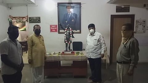 बारामतीसारखी छडी सोलापुरात नसल्यानेच..... 