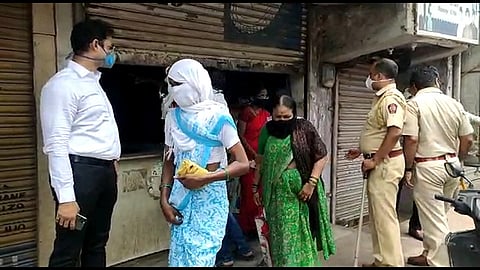 लॉकडाऊनमध्येही चोरीछुपे कपडे विक्री! प्रतिस्पर्धी दुकानदाराने काढला काटा...
