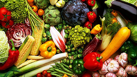 tomato and chilly get cheap in Market in Nagpur 