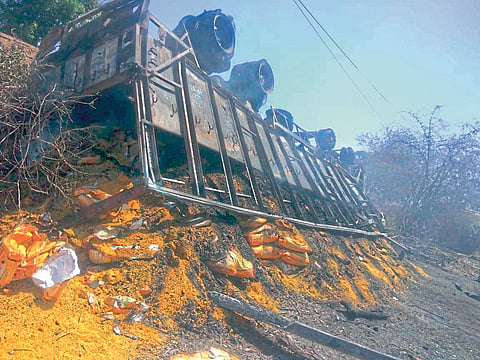 Twenty Five tan dal burn in truck accident 