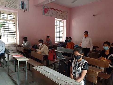 Akluj School