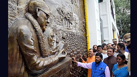 आठवले म्हणतात, 'सत्ता हवीये तर माझ्याकडे या'