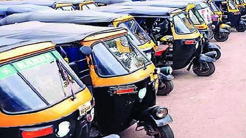 मुंबईकरांच्या डोक्यावर आणखी एक टांगती तलवार; टॅक्सी, रिक्षा दरवाढीचे संकट