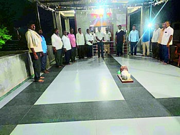 मंदिराच्या भोंग्यातून येणारे अभंग, किर्तनाचे स्वर झाले बंद, आणि आता पाढे, इंग्रजी कविता येतात ऐकू !