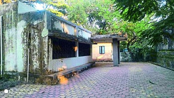 पंचायत समिती सभापतीच्या शासकीय निवासस्थानी चोरट्यांनी मारला डल्ला 