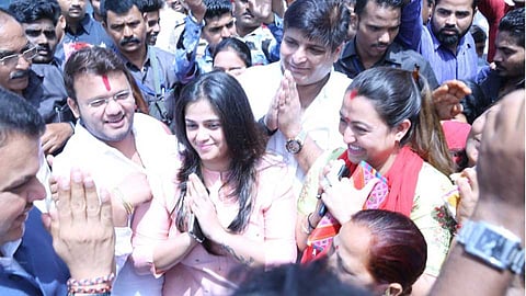 And when the chief minister comes down from the car for the Kalni family in Ulhasangan