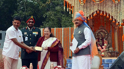 शिवजयंतीसाठी शिवभक्त सायकलवरून आला दिल्लीत!