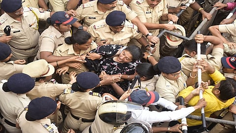 नवी मुंबईत हजारो आंदोलकांची धरपकड; वाचा नेमकं काय झालं?