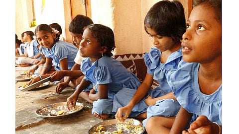 Girl-Nutrician-Food