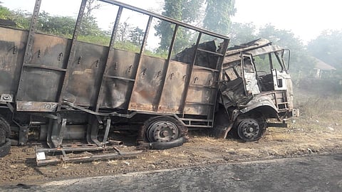 तलासरीत ‘बर्निंग ट्रक’चा भर रस्त्यात थरार 