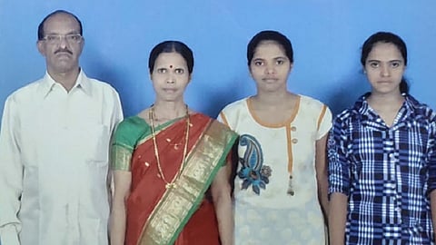 कोरोनाविरोधात मैदानात उतरलेले जोशी कुटुंबीय 