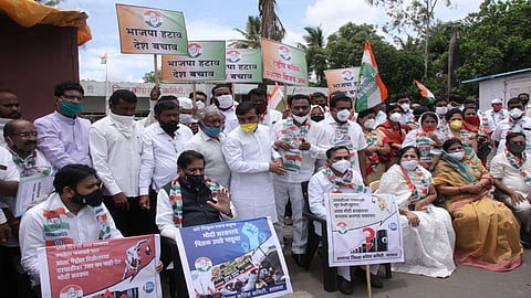 Video : मोदी सरकार एका हातानं देतंय, दुसऱ्या हातानं घेतंय : पृथ्वीराज चव्हाण