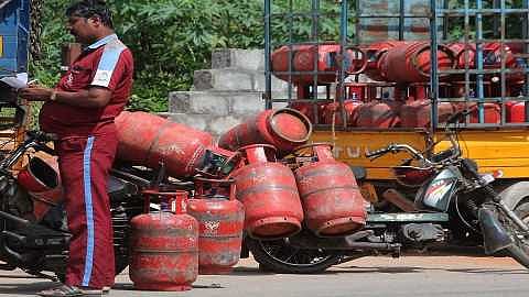 Akola News: Cylinder subsidy hits ordinary citizens