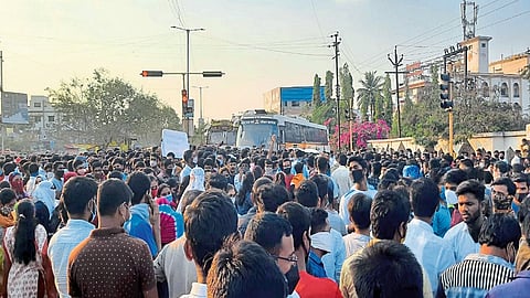Latur News MPSC Aspirants Agitation