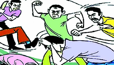 जळगावात अंत्ययात्रेतून परतणाऱ्या दोन टोळ्यांमध्ये गँगवार 