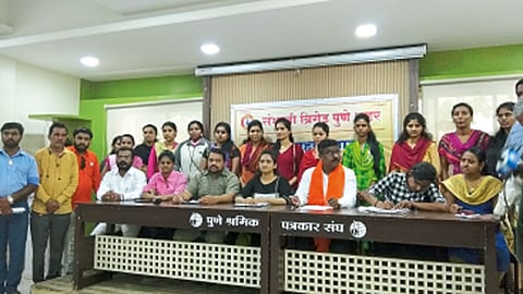 पत्रकार संघ, नवी पेठ - संभाजी ब्रिगेडच्या पदाधिकाऱ्यांसमवेत राज्यसेवा परीक्षेतील महिला उमेदवार.