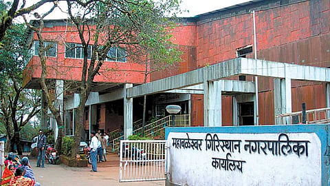 स्वच्छ सर्वेक्षणचा महाबळेश्‍वरात 'अस्वच्छ' कारभार; तत्कालीन मुख्याधिकाऱ्यांवर होणार कारवाई?
